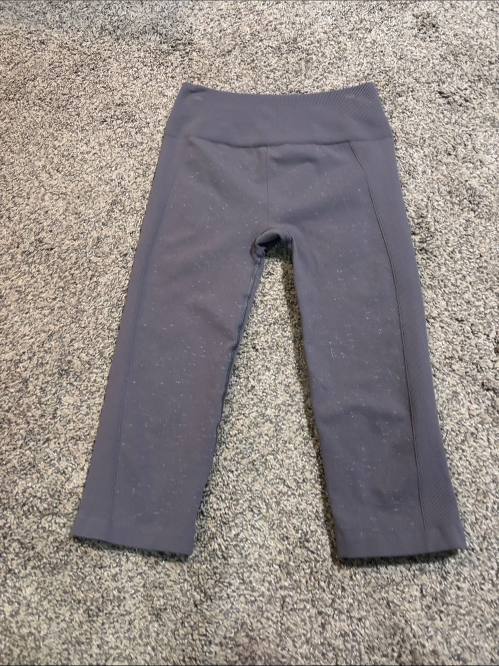 Lululemon Free To Flow Crop (17") size 8 - Picture 1 of 5